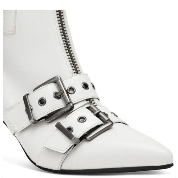 NEW Wild Pair Moonbeam Buckle Booties 8M White Crinkle Pointed Toe Kitten Heel - Picture 2 of 5